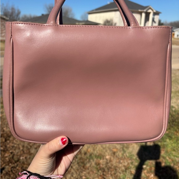 Vintage Furla that Survived Icepocalypse Winter 2026, but at what cost? - Picture 3 of 16